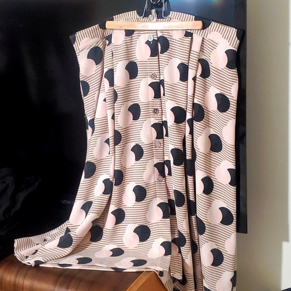 Skirt, full, bottom down front, elasticized back, size XL - Picture 2 of 2